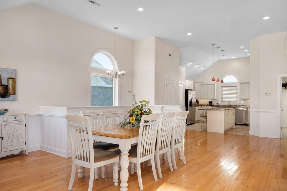 NH184: Phelps Brothers | TL Dining Area
