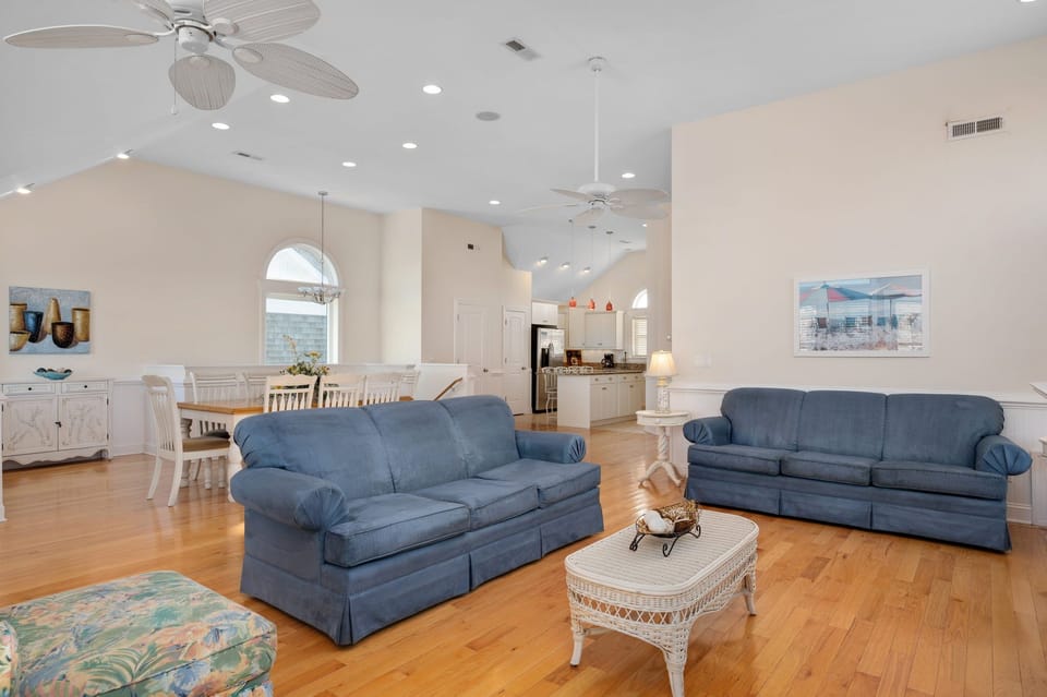 NH184: Phelps Brothers | TL Living Area