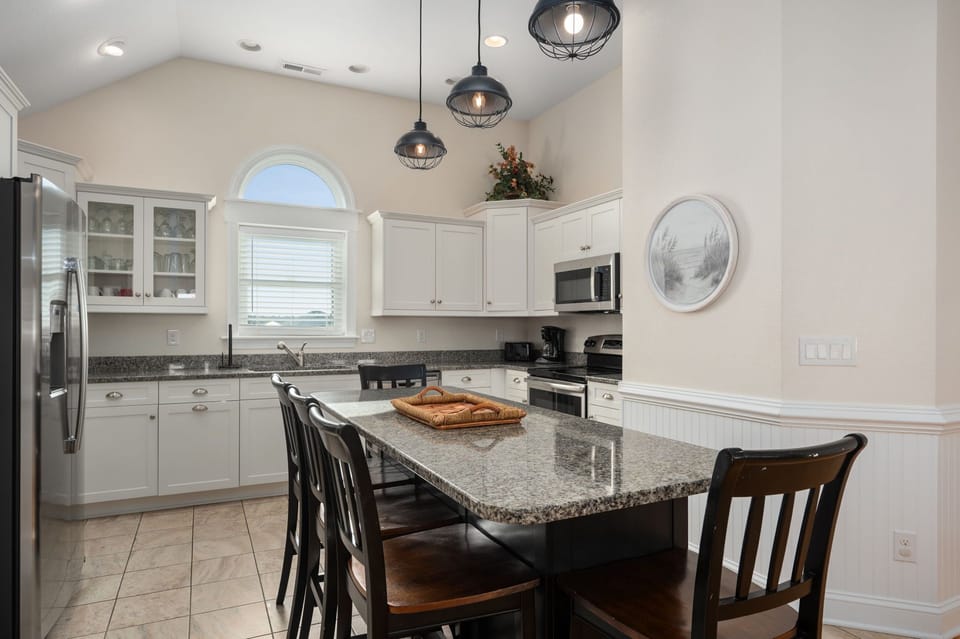 NH187: South Fork Farms 10 | TL Kitchen Area - Island Seating for 4