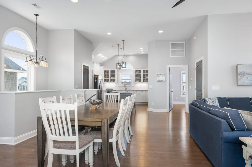 NH182: Phelps | TL Dining Area