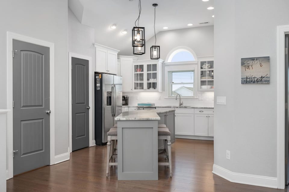 NH182: Phelps | TL Kitchen Area
