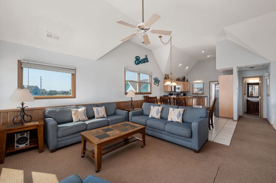 SS08: Newwinds Hideaway | TL Living Area - Fireplace Not Operational