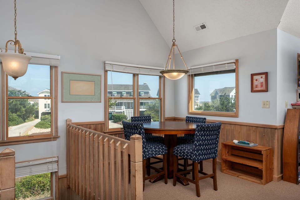 SS08: Newwinds Hideaway | TL Breakfast Nook/Game Table