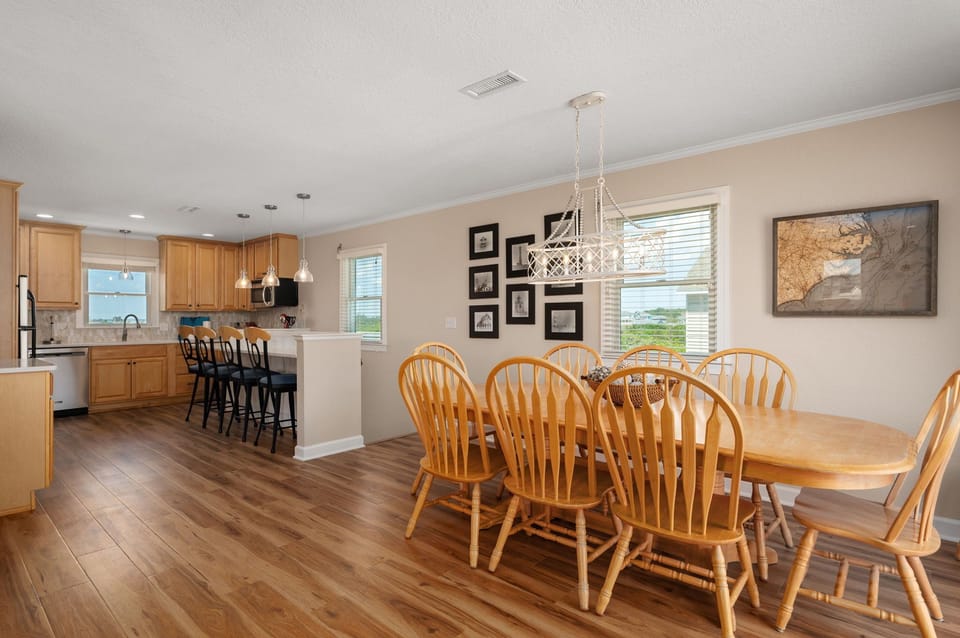 SNH218: At Ease | TL Dining Area