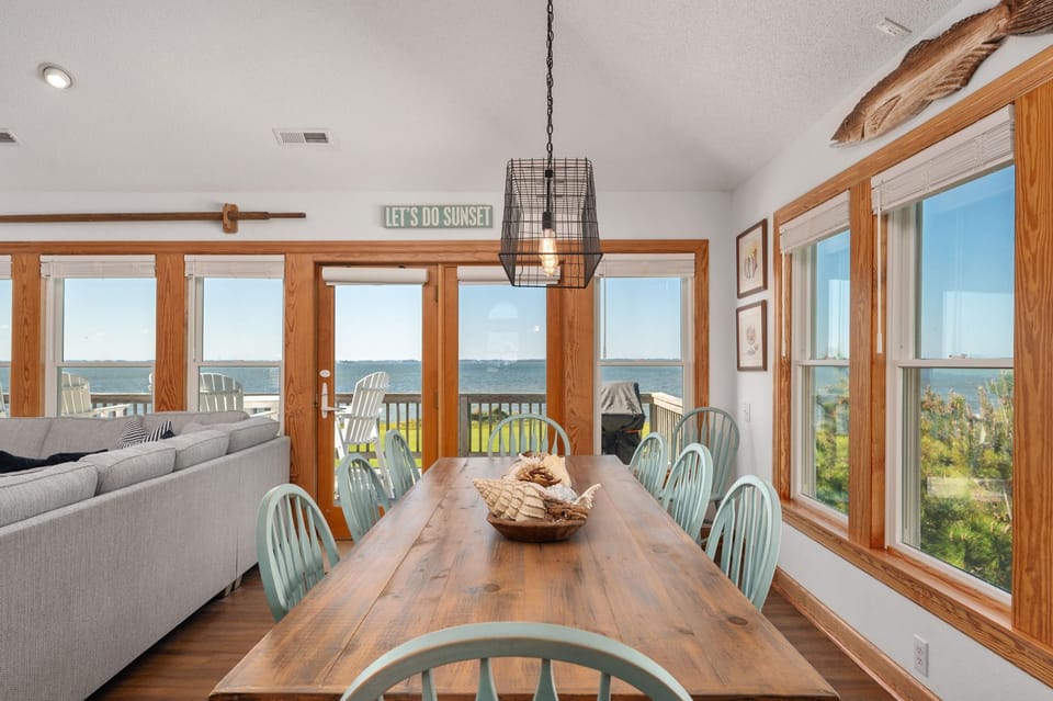 MS19: Sunset Shack | TL Dining Area