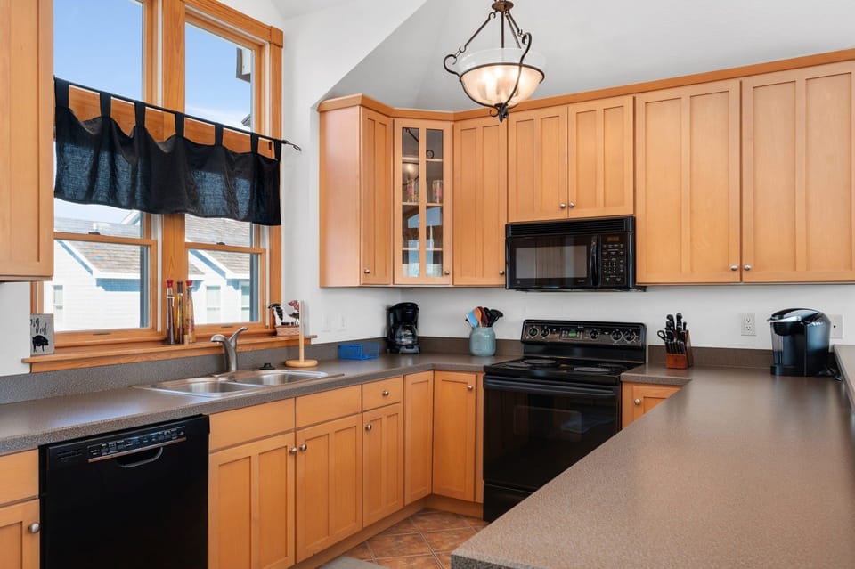 SV30: Piggy's Paradise | TL Kitchen Area
