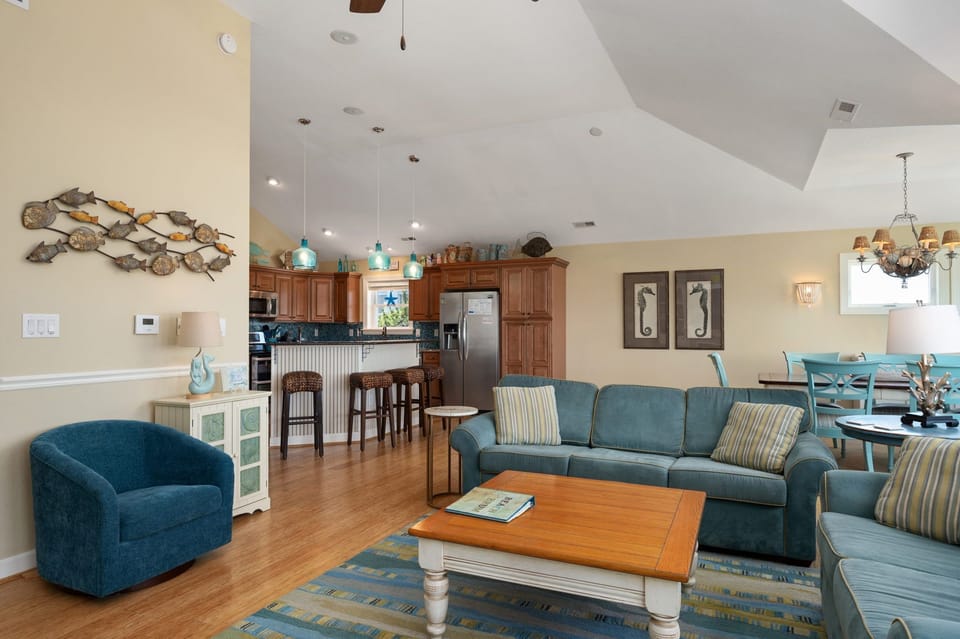 NH285: Beach Brum | TL Living, Dining & Kitchen Area