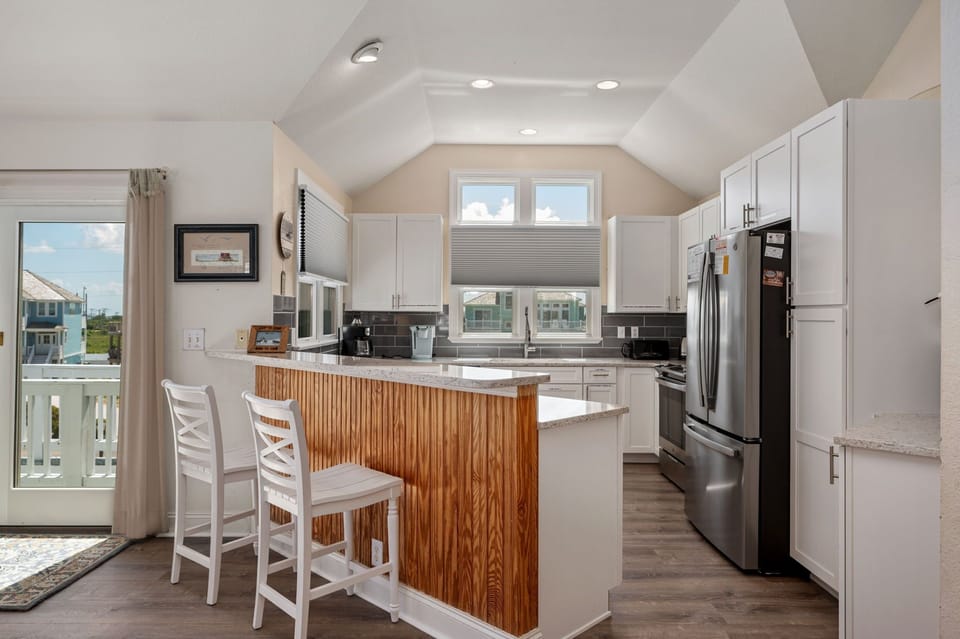 OW17: Mama Burt's | TL Kitchen Area