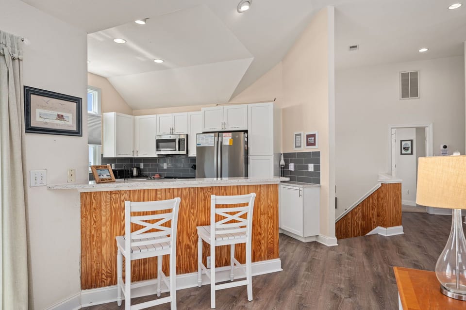 OW17: Mama Burt's | TL Kitchen Area