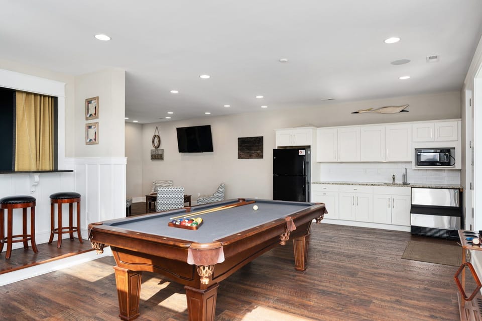 NH140: Sunset Beach House | BL Rec Room