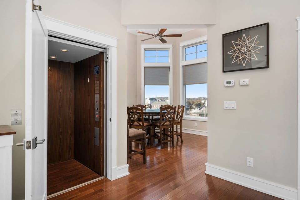 NH140: Sunset Beach House | TL Breakfast Nook