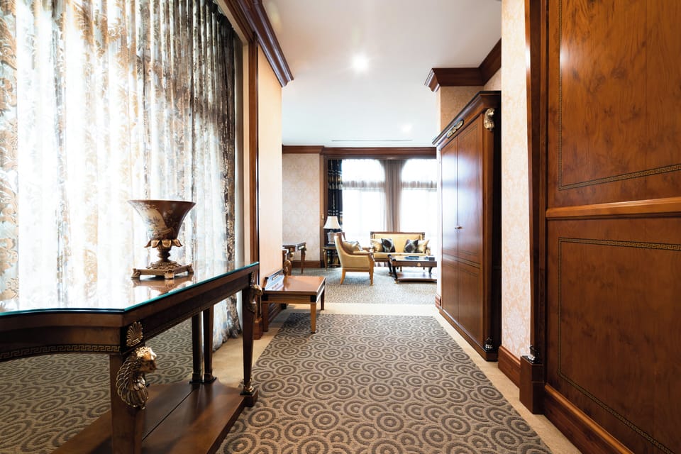 Exclusive Double Room | Living area | 43-inch LED TV with digital channels, TV