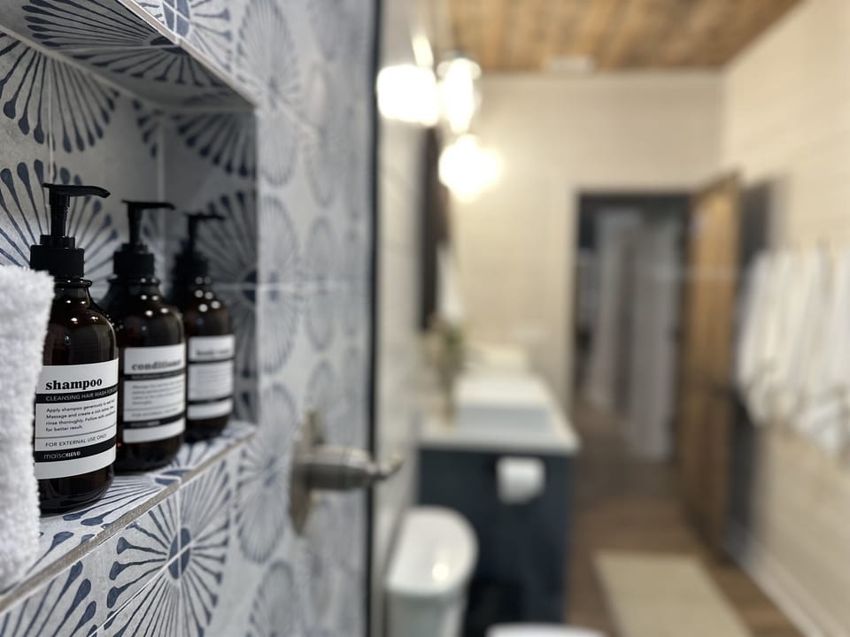 Bathrooms have Shampoo, Conditioner, and Body Wash.