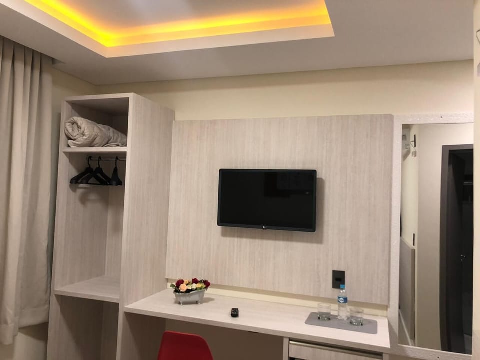 Comfort Double Room | In-room safe, desk, laptop workspace, blackout drapes