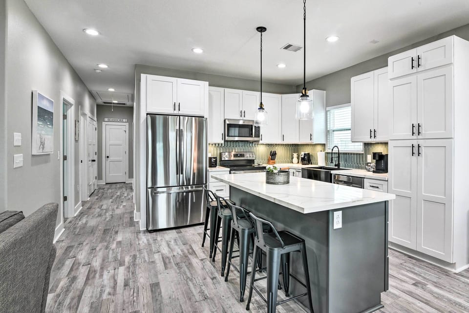 Fully Equipped Kitchen | Dishware & Flatware