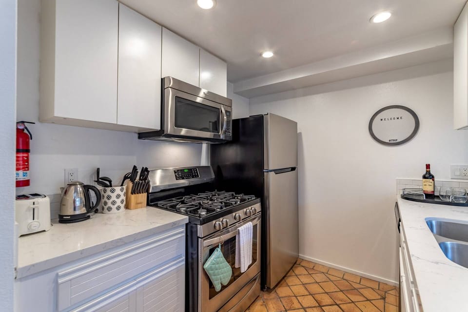The cook in you will enjoy our fully equipped kitchen, plus we provide electric kettle, toaster, and new knife set