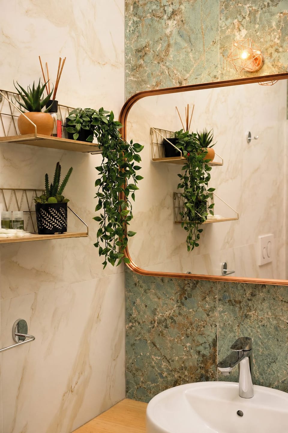Double Room | Bathroom | Free toiletries, hair dryer, slippers, bidet
