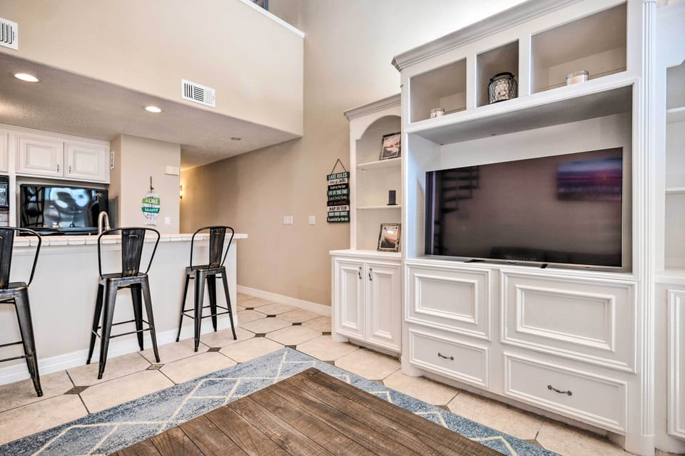 Living Room | Smart TV