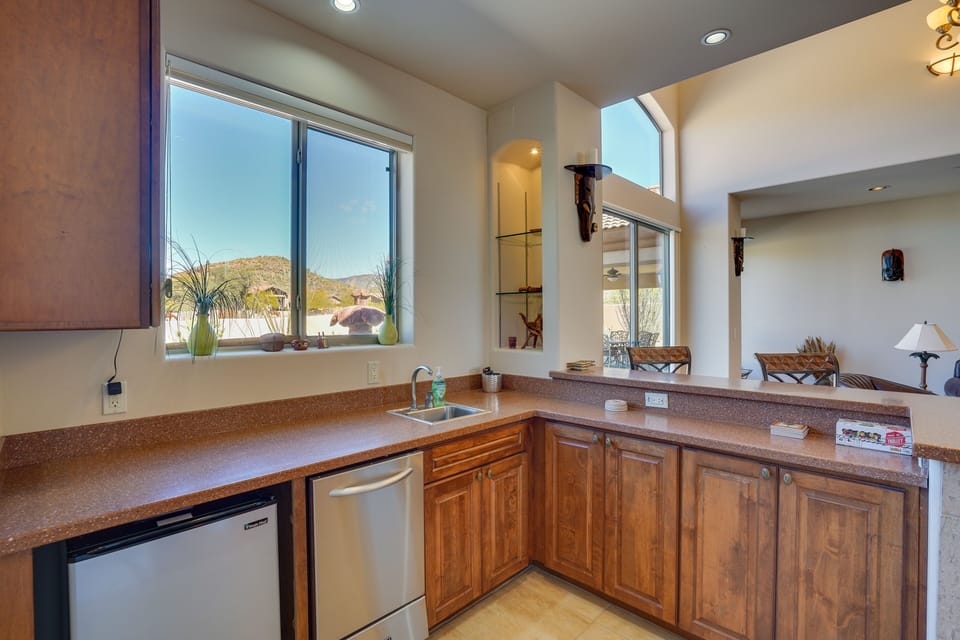 Wet Bar w/ Mini Fridge