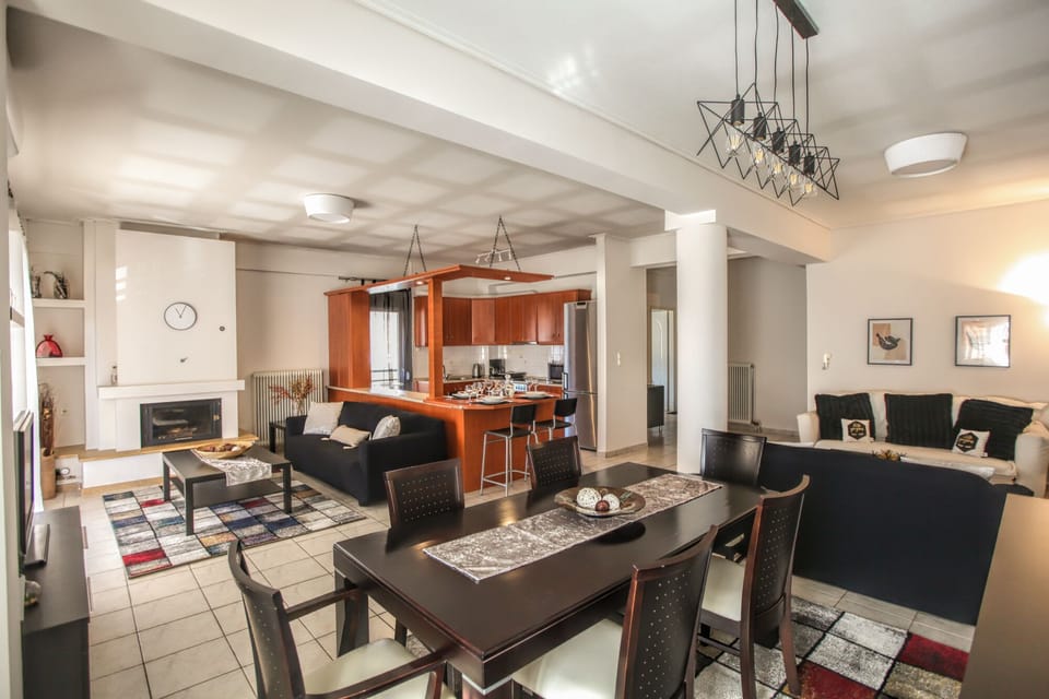 Grand Apartment | Living area | TV