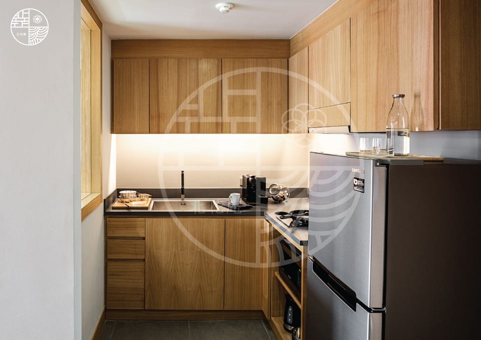 Fridge, microwave, stovetop, cookware/dishes/utensils