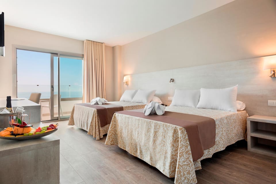 Minibar, desk, WiFi (free), bed sheets