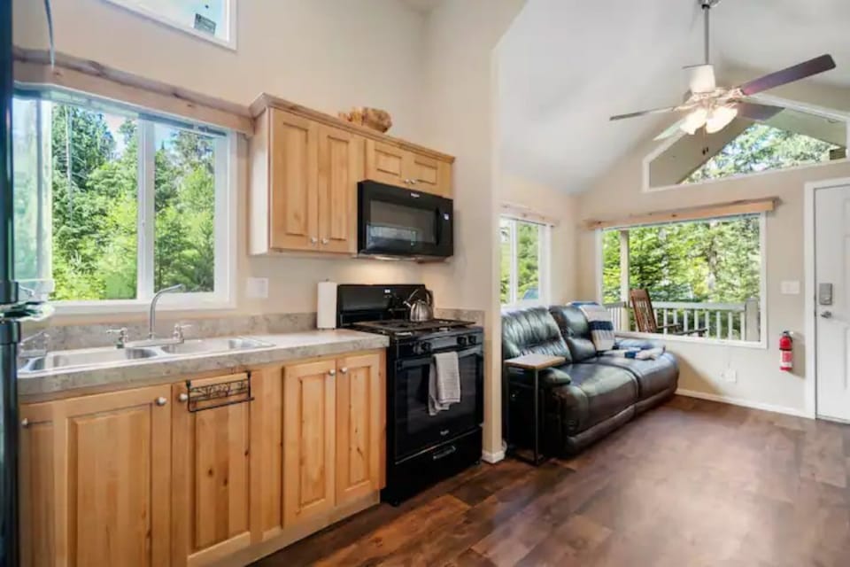 Fully equipped kitchen with full size appliances, toaster, and instant pot