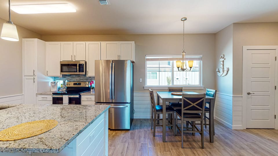Kitchen/ Dining Area