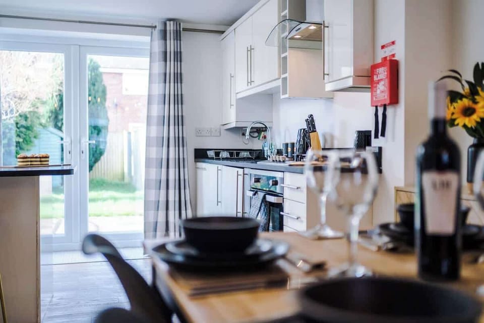 Open plan kitchen/dining area with breakfast bar and all the necessities to cook an array of meals in the evenings after a long day exploring or working in Chester.