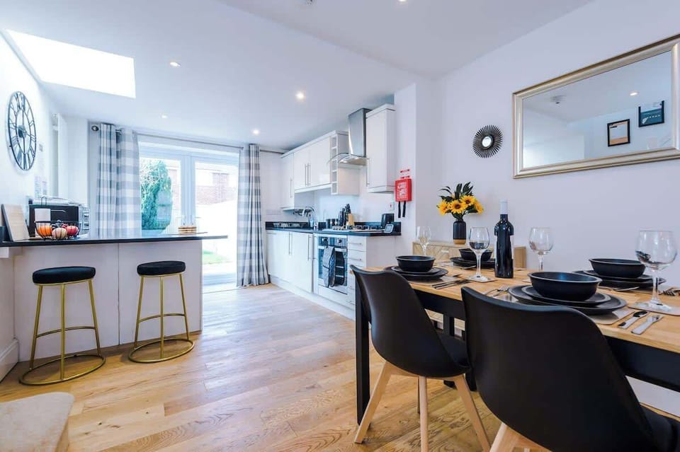 Open plan kitchen/dining area with breakfast bar and all the necessities to cook an array of meals in the evenings after a long day exploring or working in Chester.