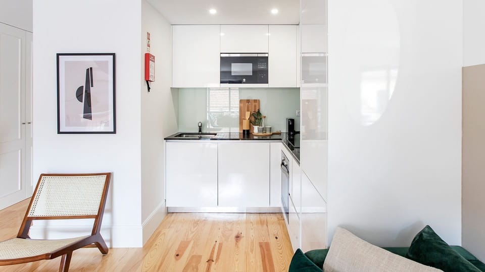 A modern, fully equipped kitchen designed for effortless stays – sleek finishes, quality appliances, and everything you need to feel at home.

#PortoStay #AirbnbPorto #ModernKitchen #CityLiving