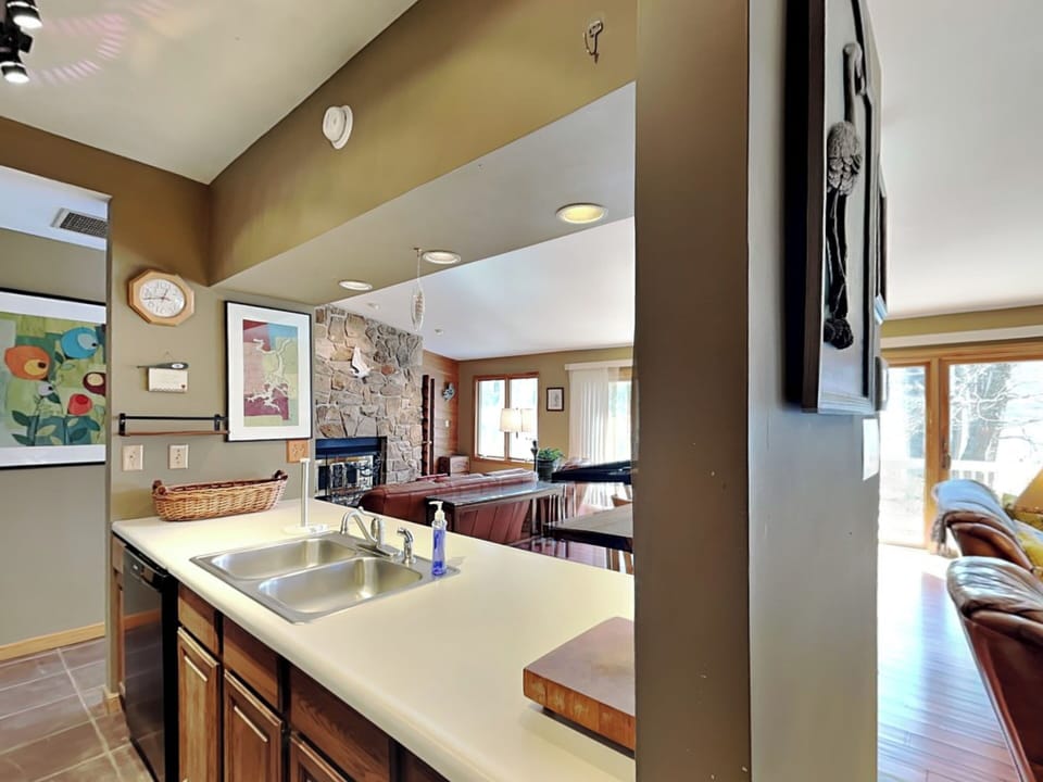 House (3 Bedrooms) | Property amenity