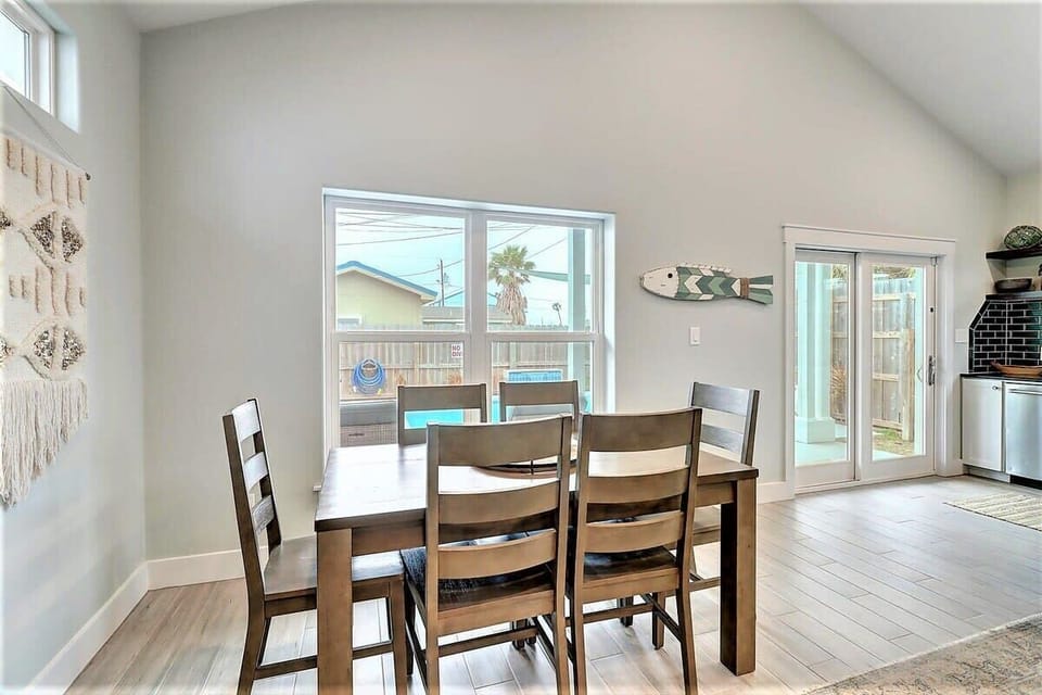 8 seated dining room for the family