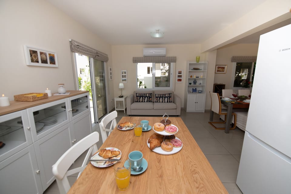 Kitchen island with extra seating for 2 people