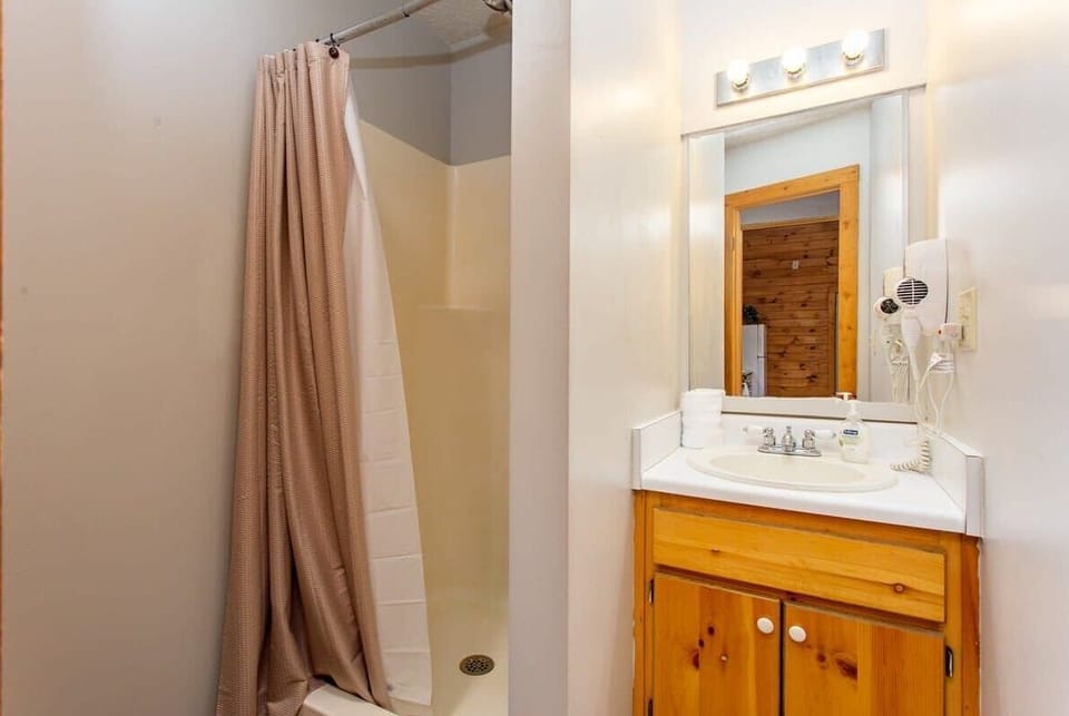 Full Bathroom on main floor.