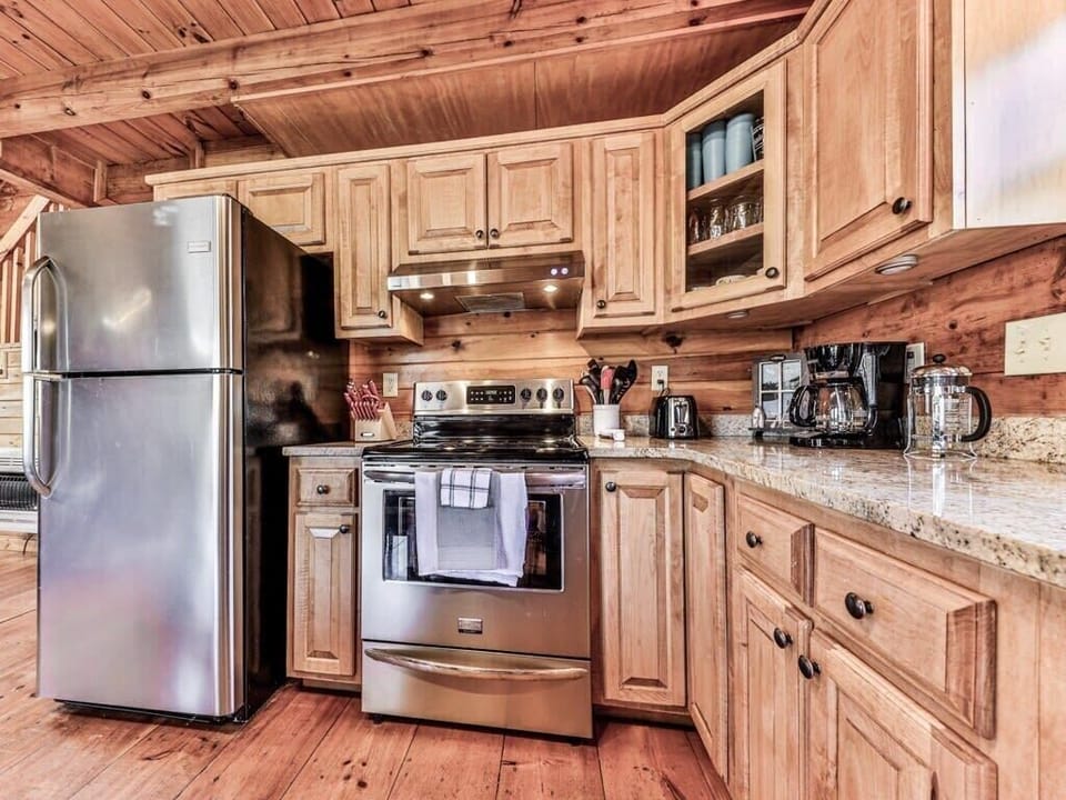 Nicely appointed kitchen with granite countertops.