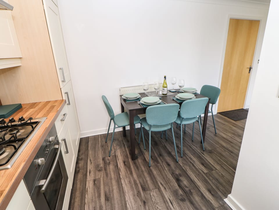 Cottage | Private kitchen | Fridge, microwave, electric kettle, toaster