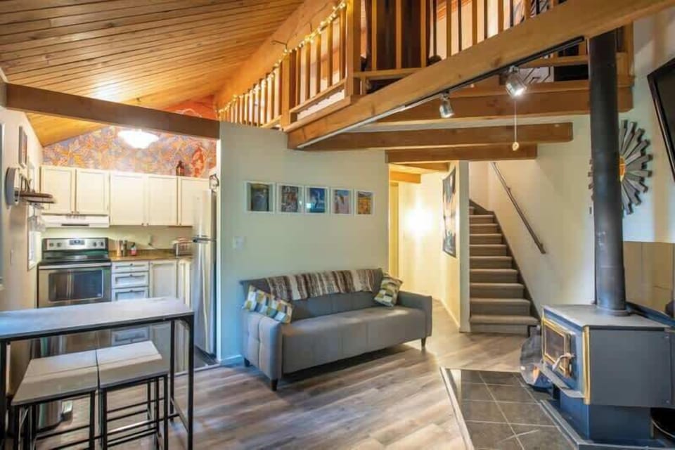 Layout for the living room with futon