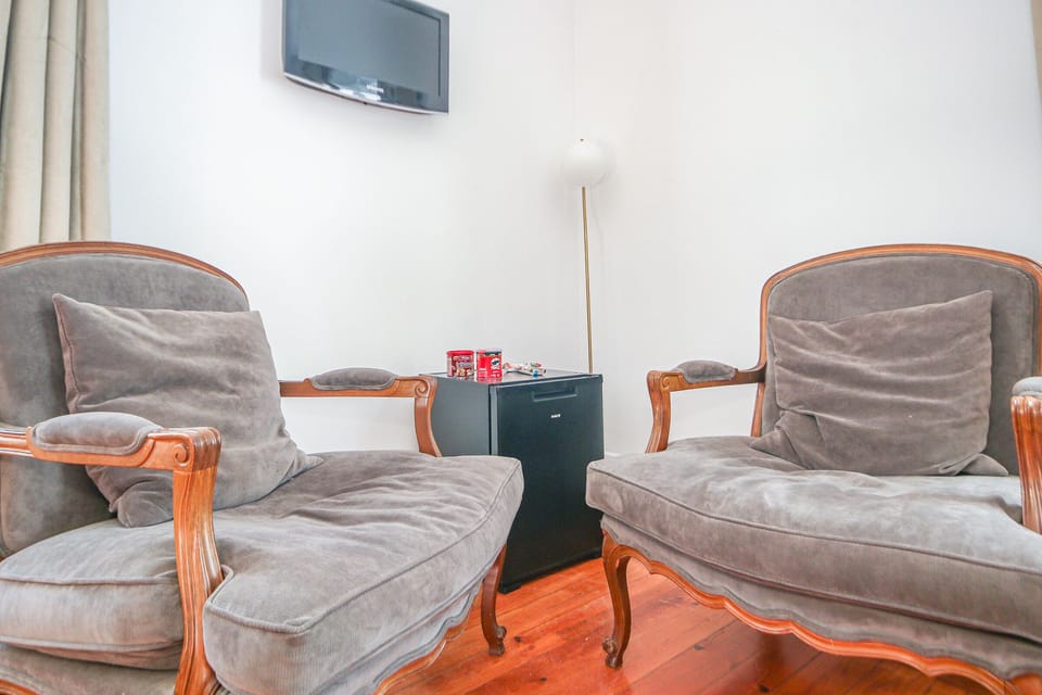 Deluxe Room, 1 Bedroom, Refrigerator, Garden View | Minibar, individually furnished, desk, soundproofing