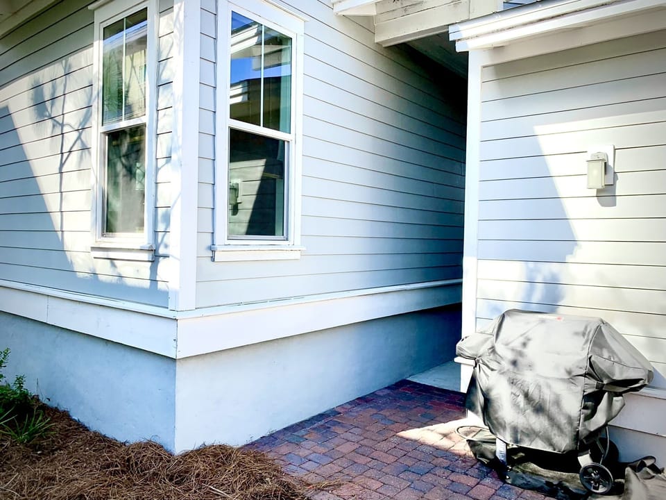 Entry way with side Barbecue full natural gas.