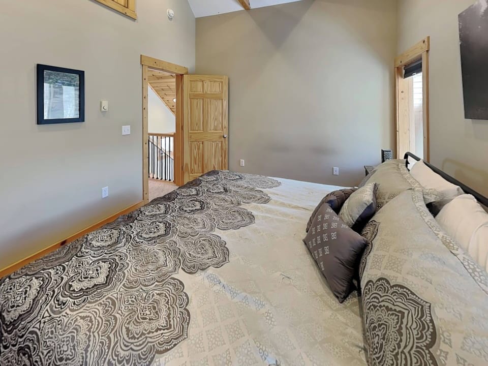 Canopy Escape by Taylor Made Deep Creek Cottage in Garrett County