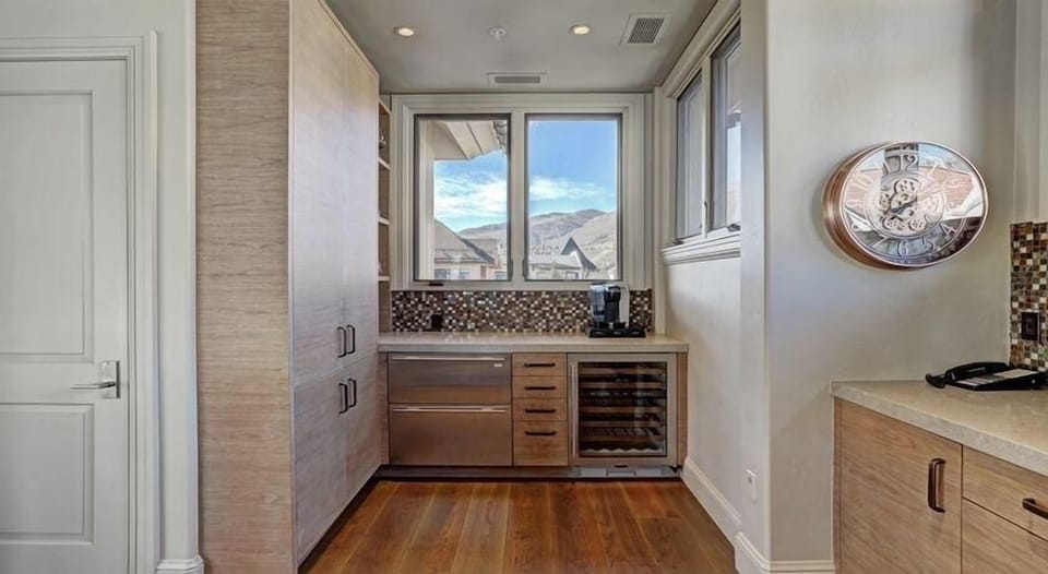 Condo, 4 Bedrooms | Private kitchen | Toaster