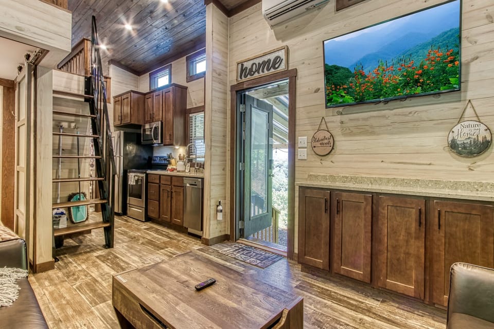 Living room
And kitchen