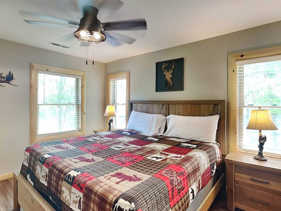 Cj's Mountain Lodge by Taylor Made Deep Creek Cabin in Deep Creek Lake