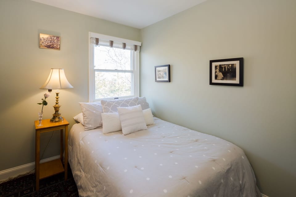 single bedroom - Smaller bedroom with double bed on the ground floor.