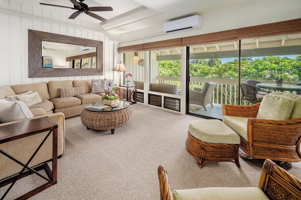 Manualoha 609 Living Room with Tropical Views