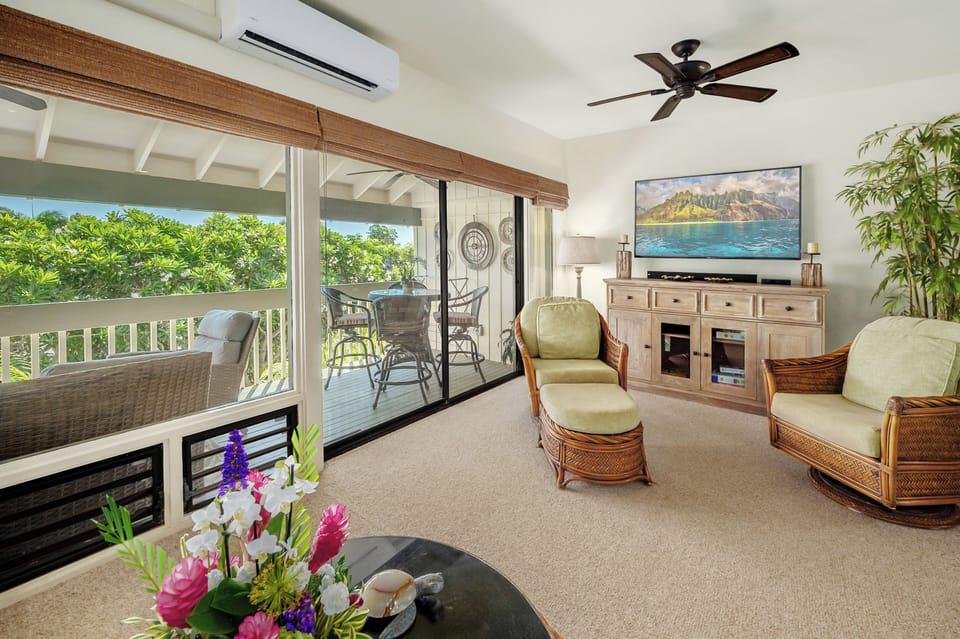 Manualoha 609 Cozy Living Room Area