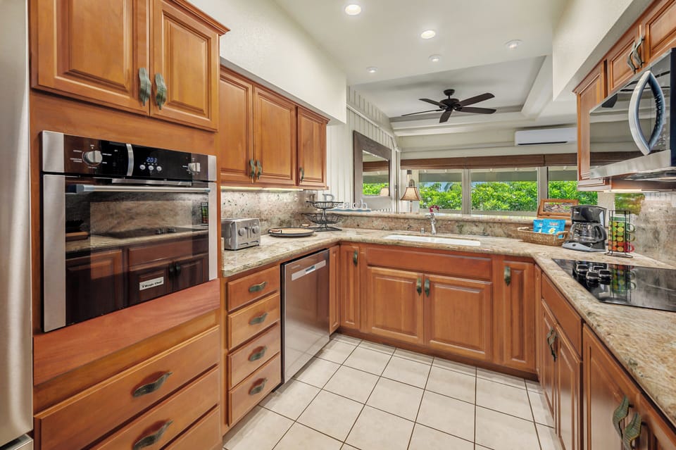 Manualoha 609 Spacious Kitchen