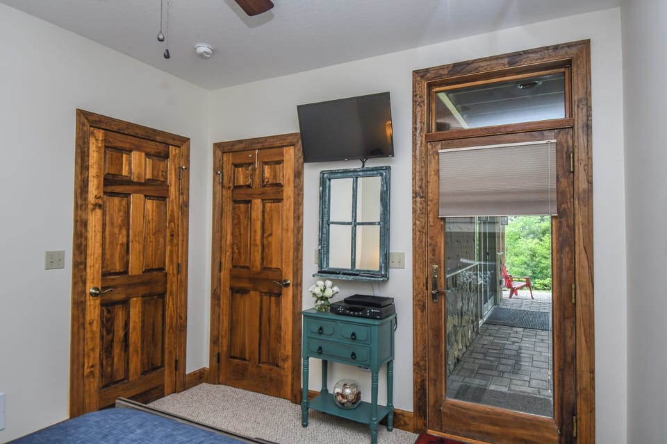 Eagle's Rest by Taylor Made Deep Creek Cottage in Deep Creek Lake