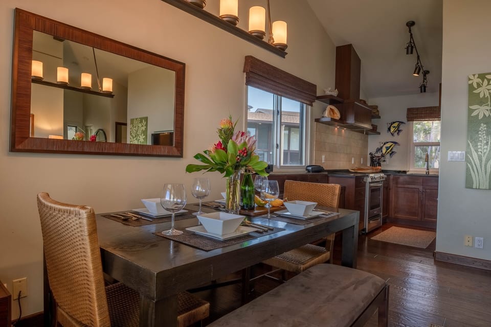 iMakani A Kai B3- Dining Area